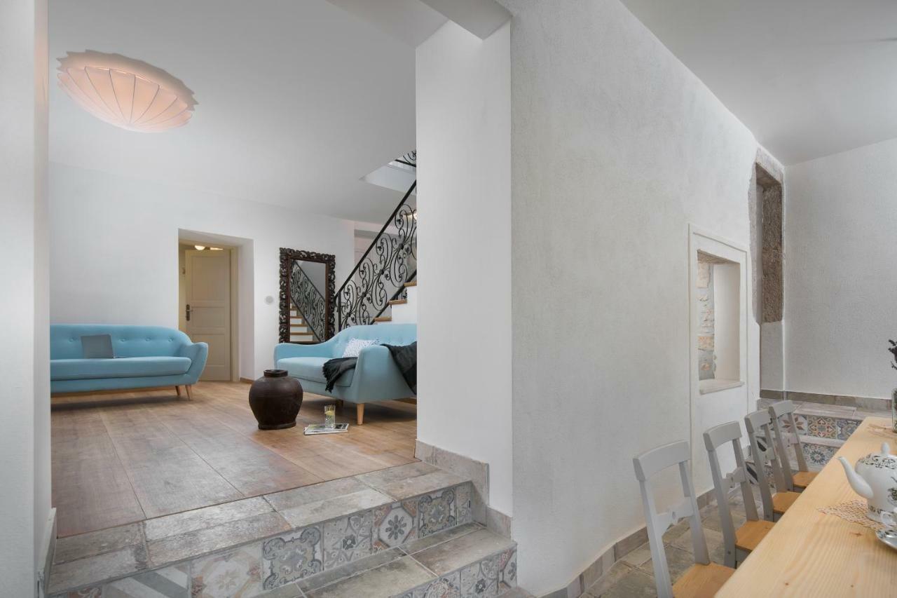 Mondinica Heritage House - Heated Pool Dobrinj Bagian luar foto